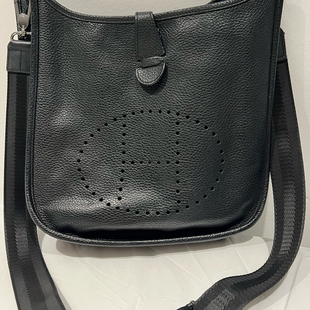 Beautiful black leather bag! Crossbody excellent condition